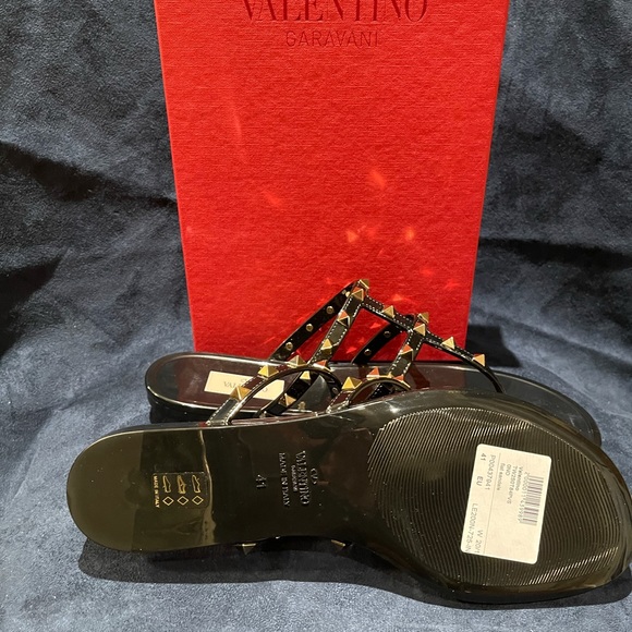 ❣️❣️❣️SOLD❣️❣️❣️AUTHENTIC Valentino Garavani rockstud jelly/sandal - Picture 4 of 5